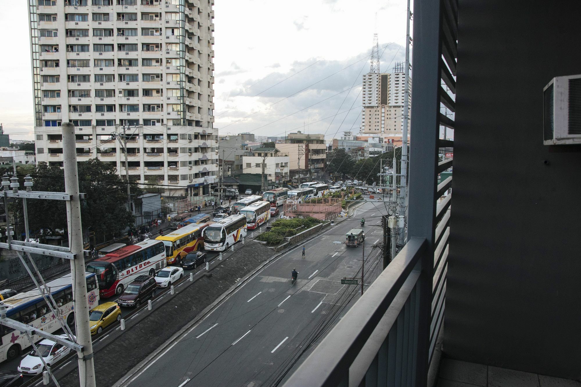 Reddoorz Plus @ Buendia Ave Makati Makati City ภายนอก รูปภาพ
